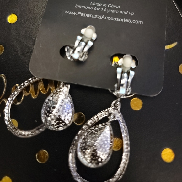 Paparazzi Clip On Earrings - Picture 2 of 2